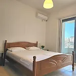 One Bedroom In 176 *