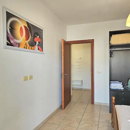 One Bedroom In 176 *