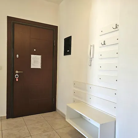One Bedroom In 176 *