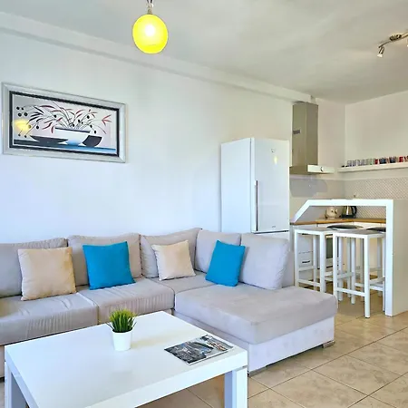 One Bedroom In 176 *